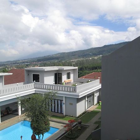Osmond Villa Resort Lembang Buitenkant foto